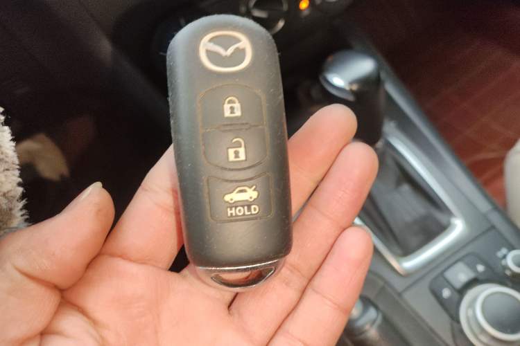 Used Mazda Mazda 3 Axela 2014 Sedan 1.5L Automatic Comfort Model