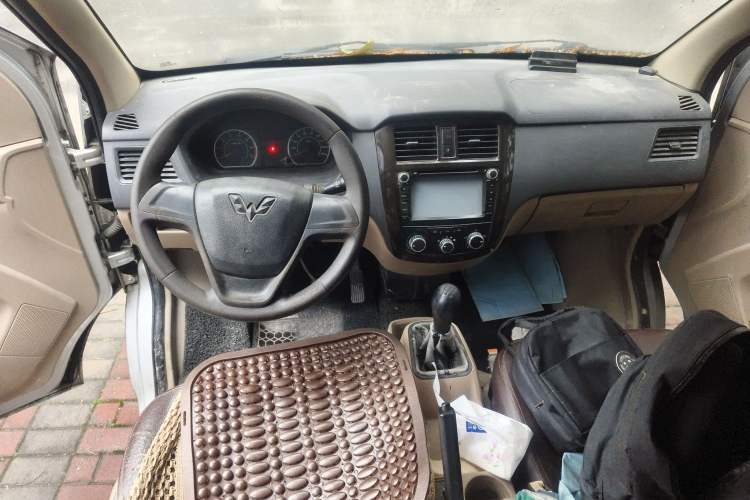 Used Wuling Rongguang 2014 1.2L S Standard Model
