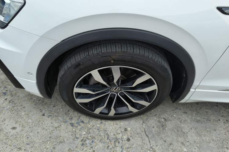 Used Volkswagen Tiguan L 2021 330TSI Automatic Two-Wheel Drive R-Line Enhanced Edition
