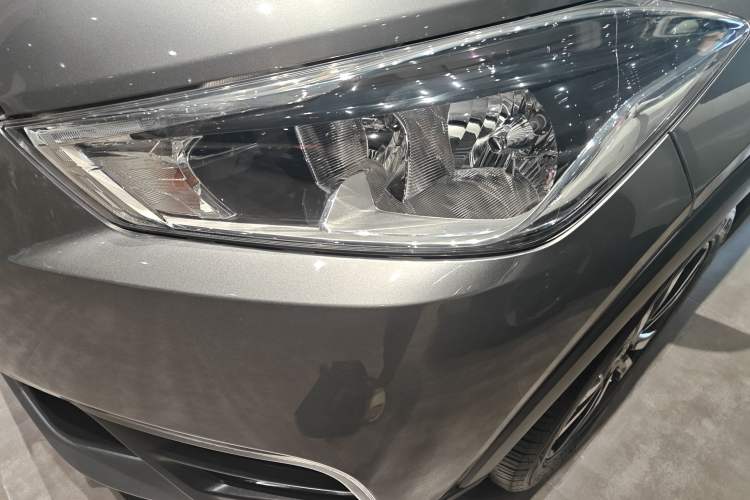 Used Nissan Kicks 2018 1.5L CVT Smart Connect Luxury Edition
