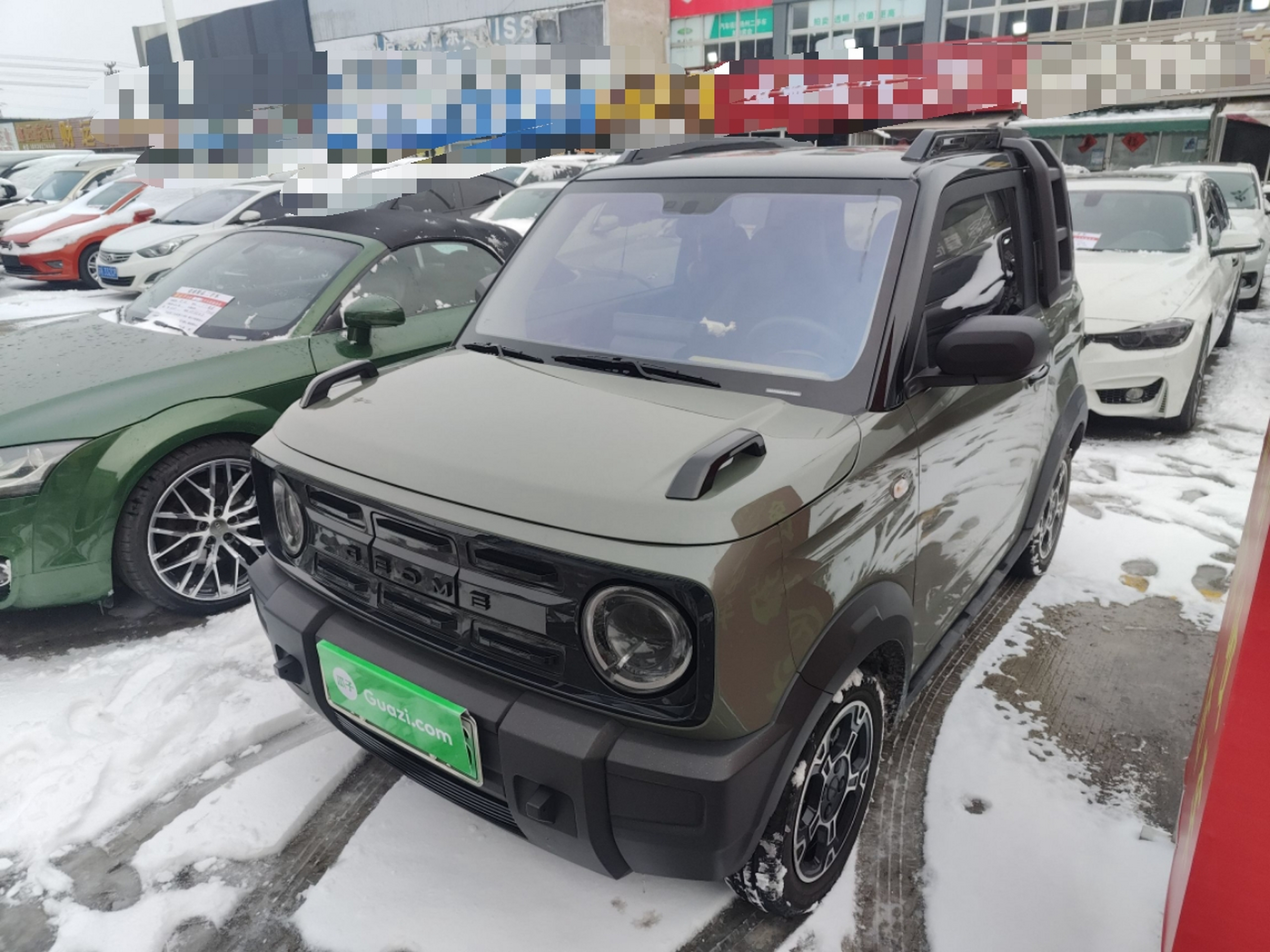 تحت مقدمة السيارة