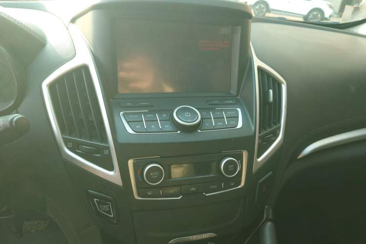 Used Dongfeng Aeolus AX7 2016 2.0L Automatic Zhiyi Trim