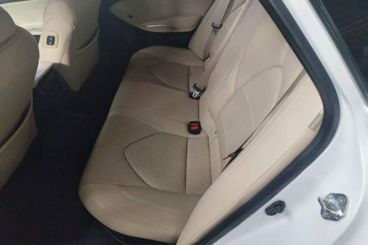 Used Toyota Avalon 2019 Dual-Engine 2.5L Luxury Edition China VI Standard
