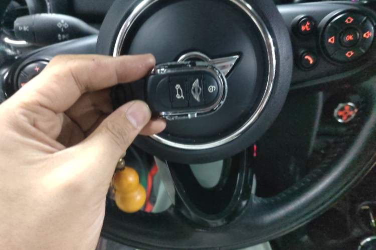 Used  MINI 2016 1.2T ONE Pioneer Edition
