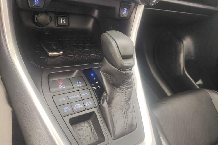 Used Toyota Wildlander 2020 2.0L CVT 4x4 Luxury Edition
