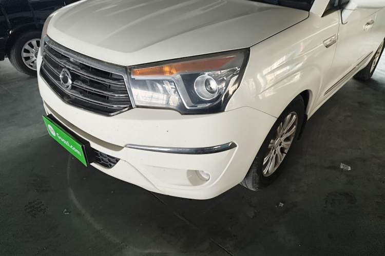 Used SsangYong Rodius 2014 2.0T Diesel Two-Wheel Drive Luxury Navigation Edition
