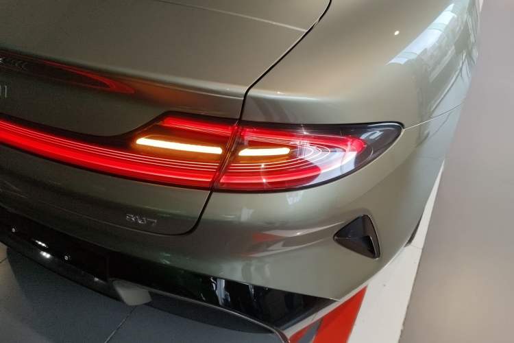 Used  SU7 2024 Rear-Drive Long-Range Intelligent Driving Version
