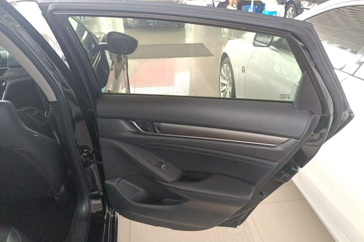 Used Honda Accord 2018 230TURBO Comfort Version National V
