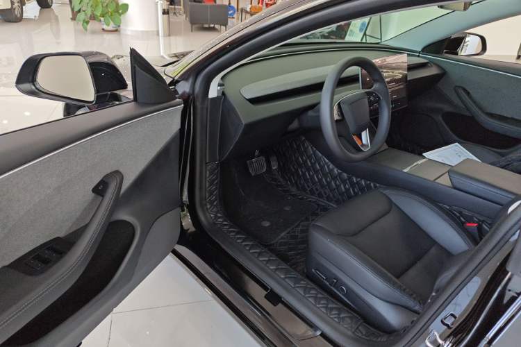 Used Tesla Model 3 2023 Rear-Wheel-Drive Version
