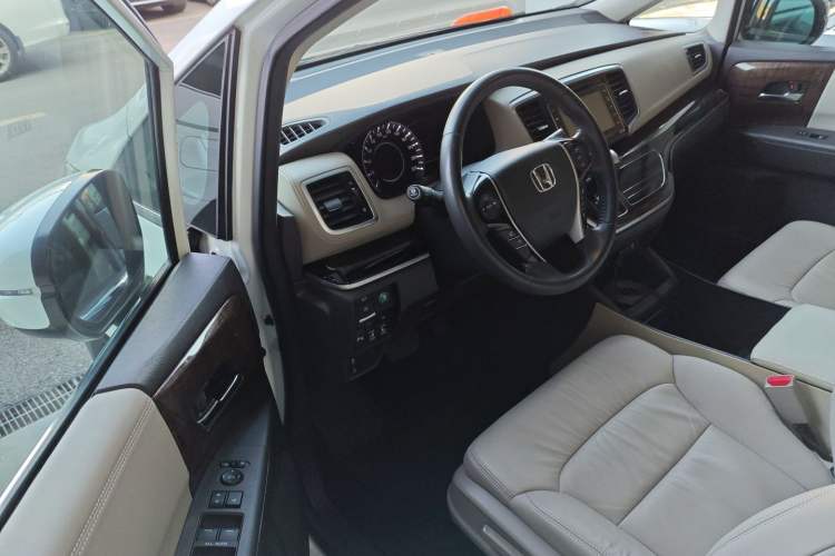 Used Honda Odyssey 2015 Revised Version 2.4L Supreme Edition
