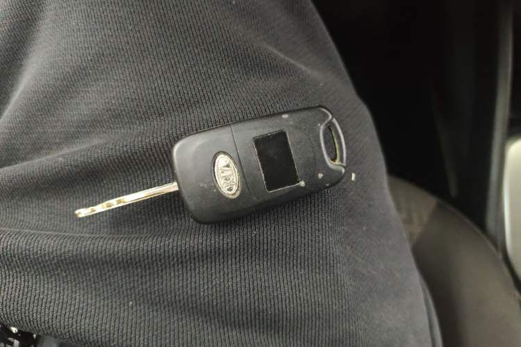 Used Kia K2 2012 Sedan 1.4L AT TOP Anniversary Edition
