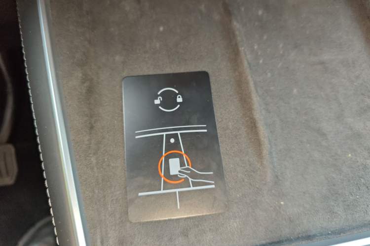 Used Tesla Model Y 2025 Long-Range All-Wheel-Drive Version