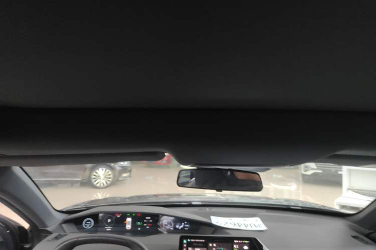 Used Changan UNI-V iDD 2024 Blue Whale Smart Electric iDD 136km ZhiKu Model