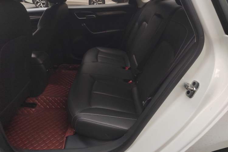 Used Roewe i6 2019 PLUS 1.6L CVT 4G Connected Flagship Deluxe Edition
