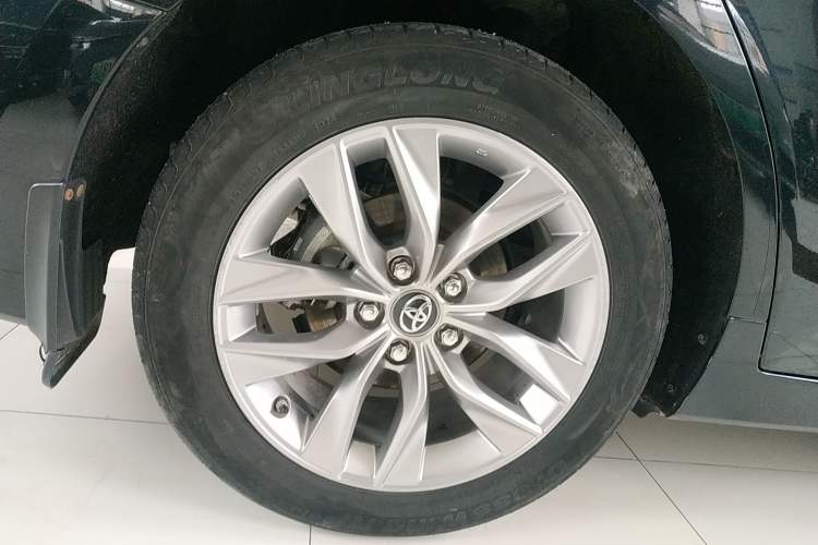 Used Toyota Avalon 2019 Dual-Engine 2.5L Luxury Edition China VI Standard
