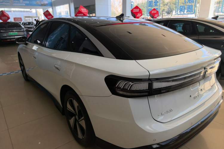 Used Volkswagen ID.7 VIZZION 2024 AIR model
