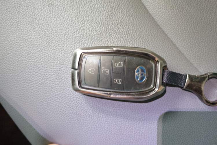 Used Toyota Granvia 2023 2.5L Hybrid Luxury Edition
