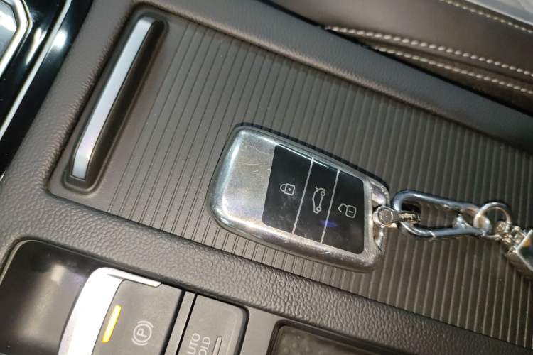 Used Volkswagen Magotan 2023 2 Million Units Limited Edition 330TSI DSG Leading Version
