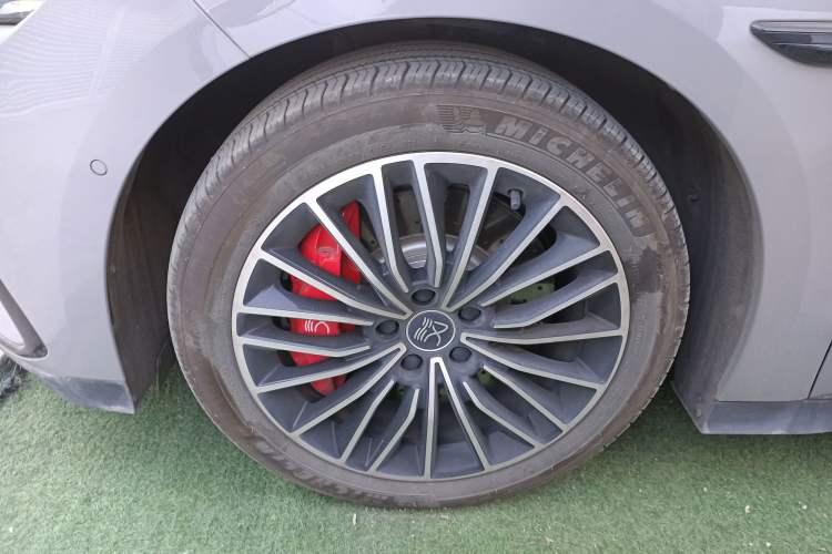 Used BYD Han 2025 EV with 701 km of Laser Radar-Enabled Intelligent Driving
