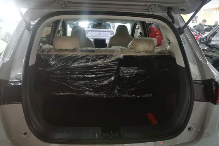 Used Wuling Bingo PLUS 2024 330 km Range Five-Seater Version
