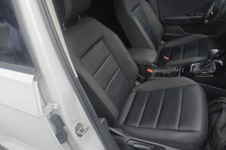 Used Volkswagen T-ROC 2021 280TSI DSG Two-Wheel Drive Comfort Connect Edition