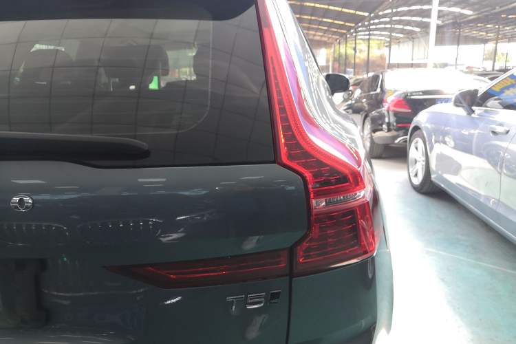 Used Volvo XC60 2019 T5 4x4 Smart & Dynamic Sport Edition China VI Standard
