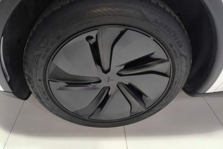 Used Tesla Model Y 2025 Rear-Wheel-Drive Version
