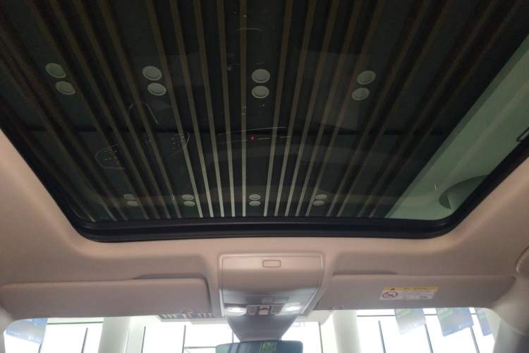 Used Volkswagen Tiguan L 2023 330TSI Automatic Two-Wheel Drive R-Line Enjoyment Edition
