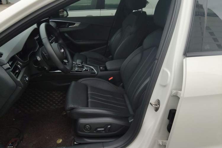 Used Audi A4L 2023 40 TFSI Luxury Dynamic Model
