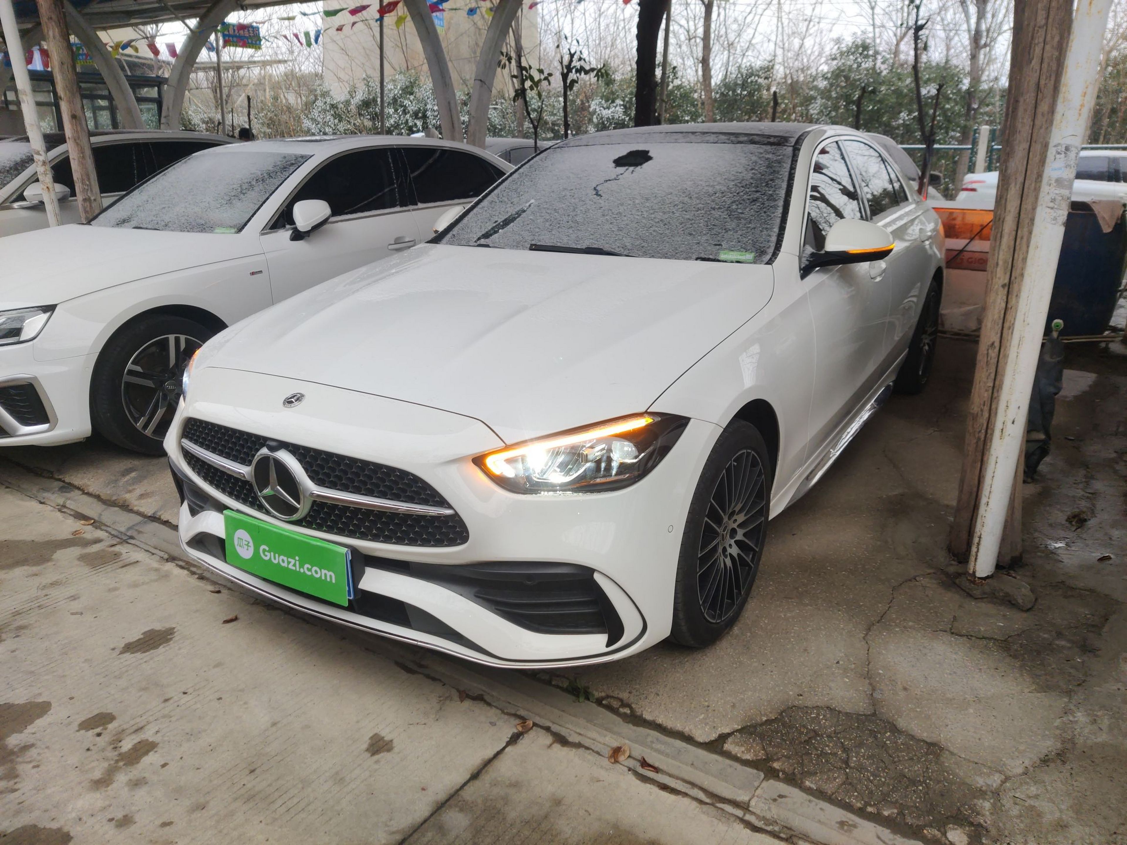 Под передней частью автомобиля