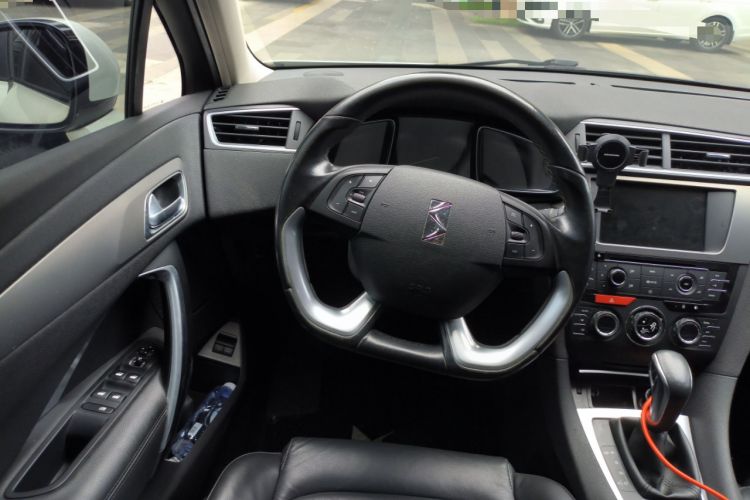 Used  5LS 2014 1.6T Luxury Edition THP160
