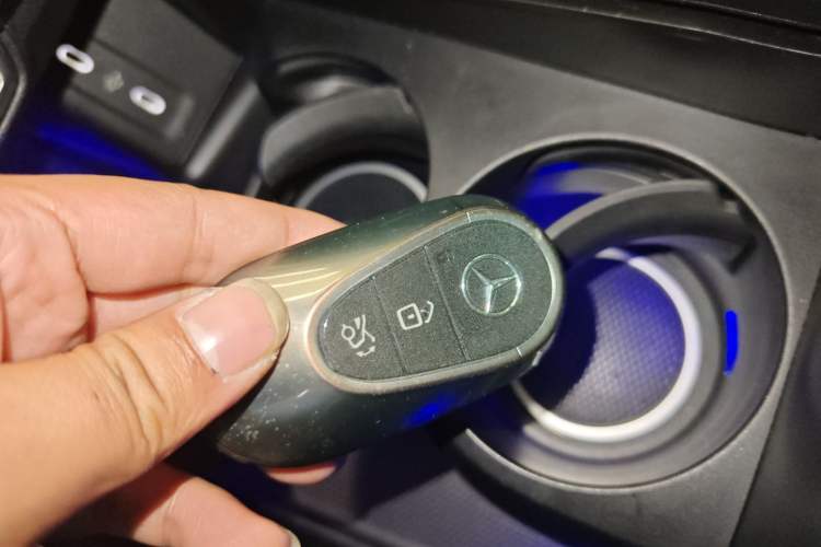 Used Mercedes-Benz GLC 2023 Facelift GLC 260 L 4MATIC Luxury Version 5 Seats
