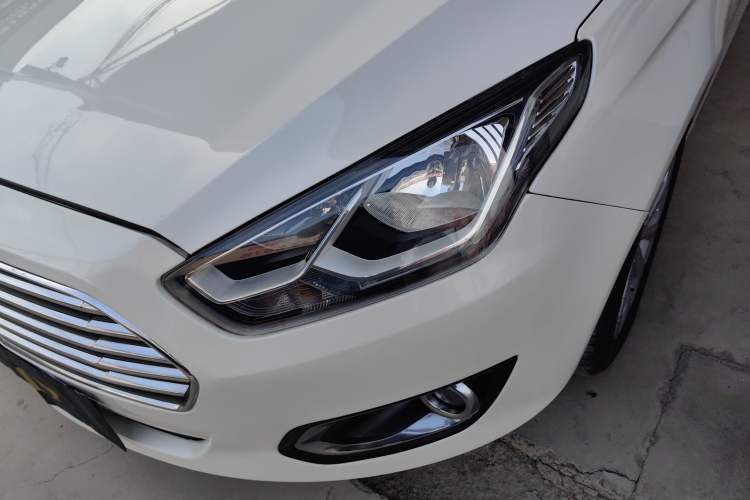 Used Ford Escort 2015 1.5L Automatic Fashion Model