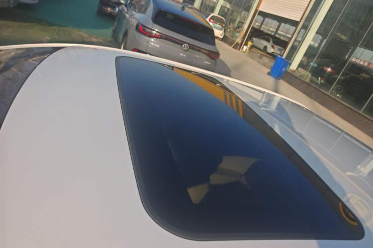 Used Toyota Camry 2015 Dual-Engine 2.5 HG Luxury Navigation Edition
