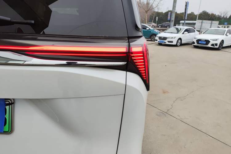 Used Buick GL8 New Energy 2024 Lu Zun Luxury Edition 7-Seater
