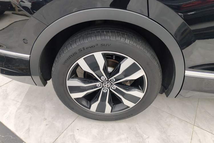 Used Volkswagen Tiguan L 2022 330TSI Automatic Two-Wheel Drive R-Line Enhanced Edition
