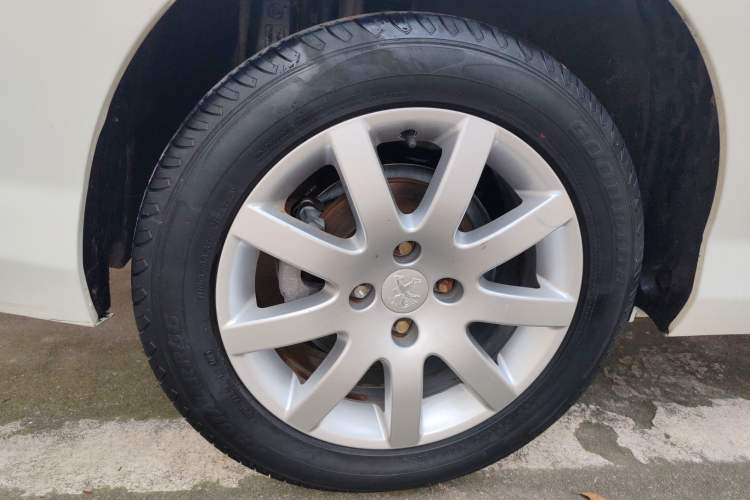 Used Peugeot 308 2014 Enjoy Edition Classic 1.6L Manual YouShang Model
