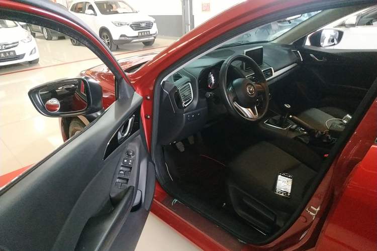 Used Mazda Mazda 3 Axela 2016 Sedan 1.5L Manual Comfort Model
