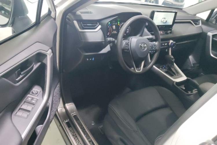 Used Toyota Wildlander 2024 2.0L CVT Two-Wheel Drive Leading Edition