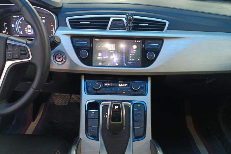 Used Geely Auto Emgrand X7 Sport 2020 1.8TD DCT Two-Wheel Drive Smart Connect 4G-Enabled Version
