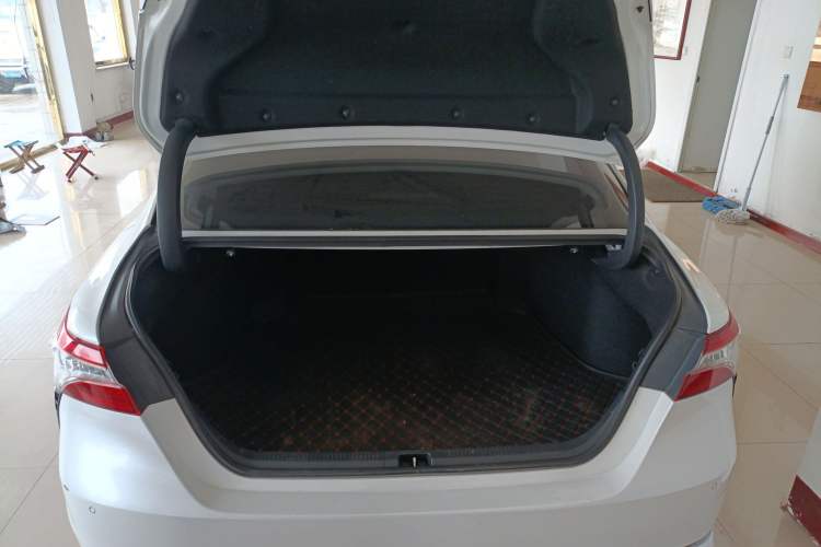 Used Toyota Camry 2018 2.0S FENGSHANG Edition
