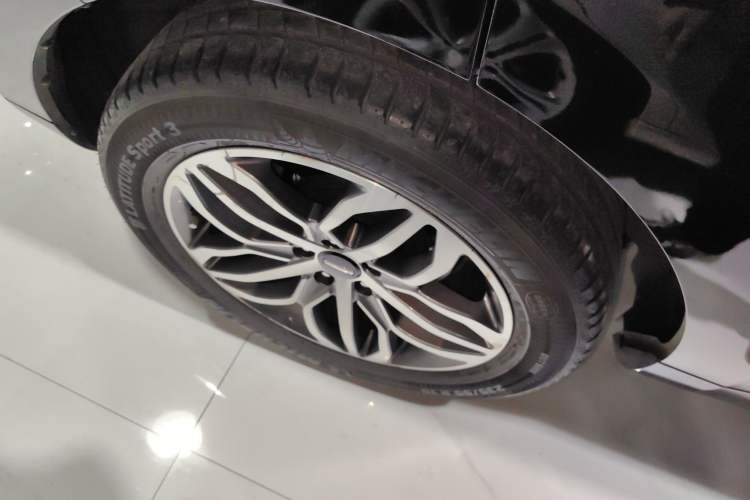 Used Wey VV5 2017 2.0T Ultra-Luxury Version
