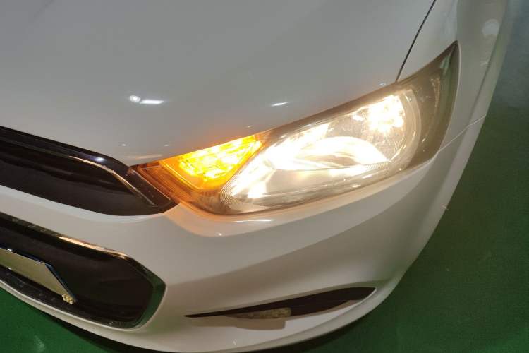 Used Chevrolet Aveo Sonic 2014 Sedan 1.4SL MT Comfort Edition