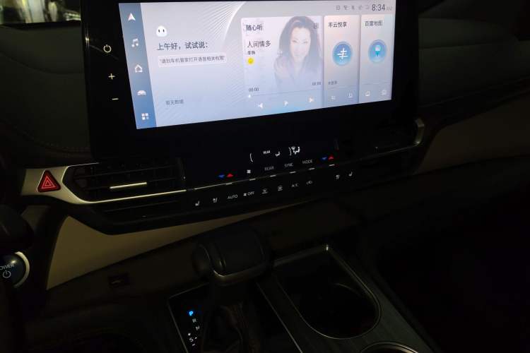 Used Toyota Sienna 2023 2.5L Hybrid Deluxe Edition
