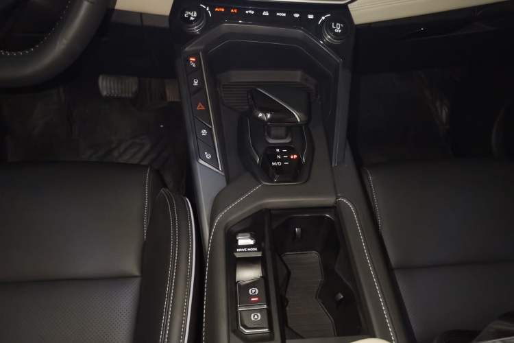 Used Lynk & Co 06 2023 Remix 1.5T Shero
