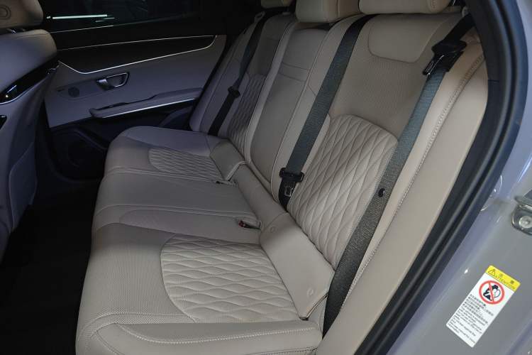 Used BYD Han 2025 EV with 701 km of Laser Radar-Enabled Intelligent Driving