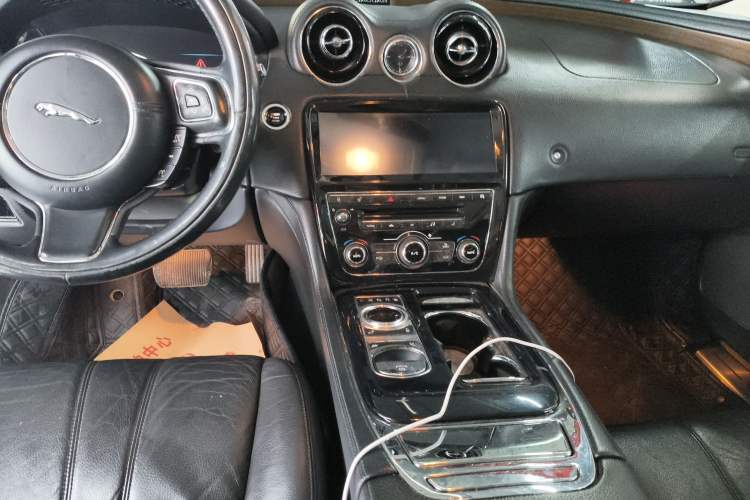 Used Jaguar XJ 2014 XJL 2.0T Two-Wheel-Drive Elegant Business Edition
