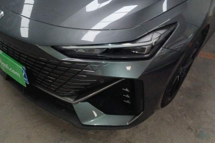 Used Changan UNI-V 2023 1.5T Prestige Model
