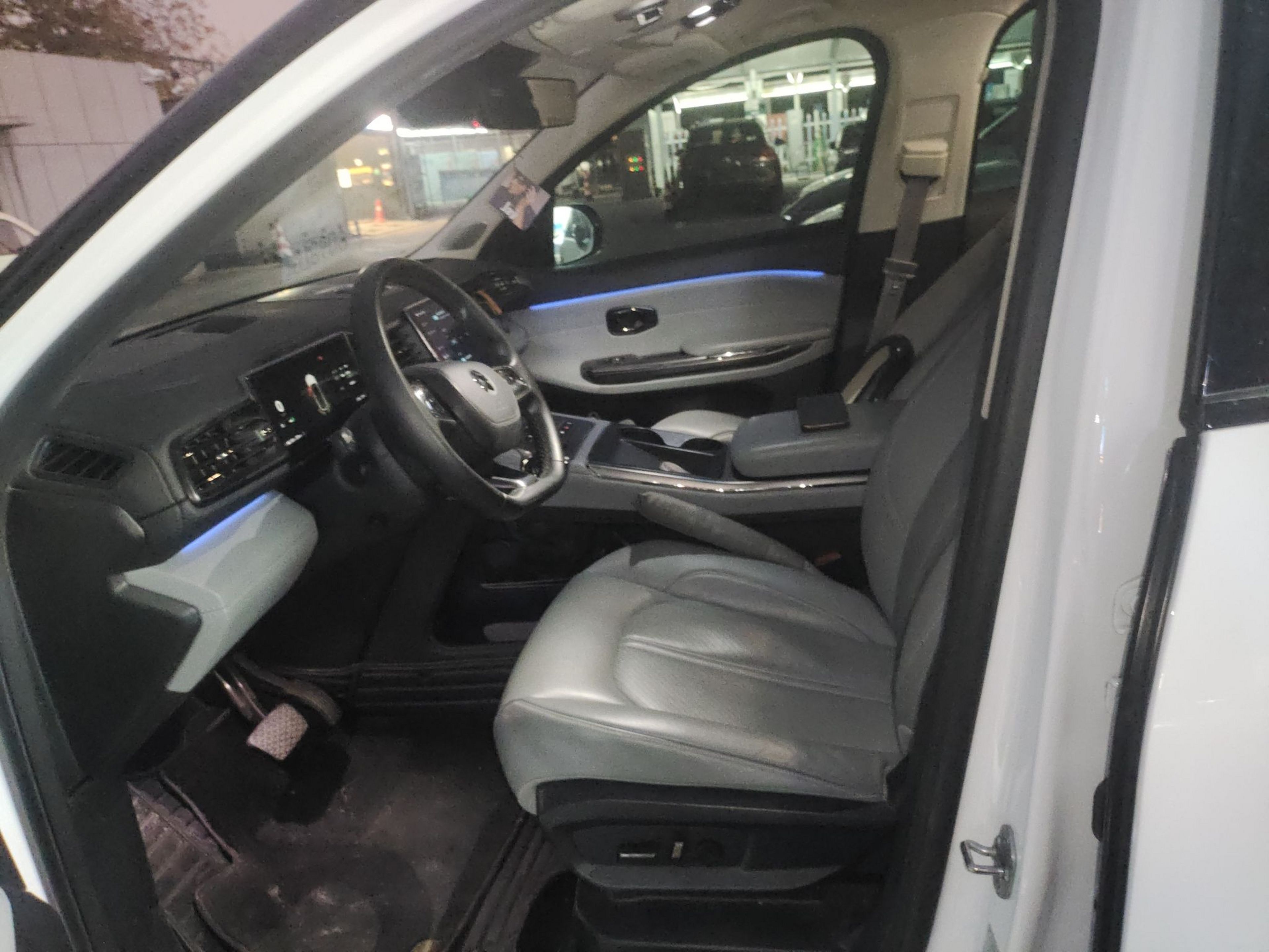 Переднее сиденье в автомобиле