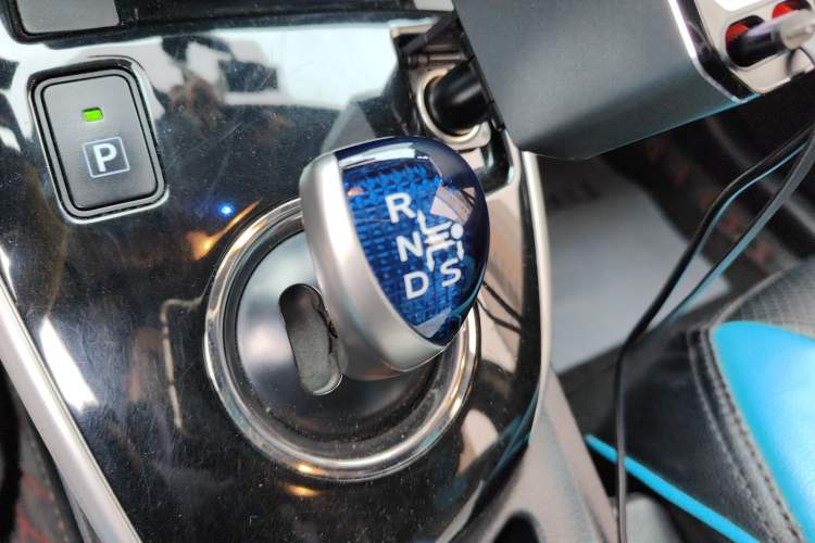 Used Toyota Levin 2016 Dual-Engine 1.8H GS E-CVT Elite Model with Sunroof